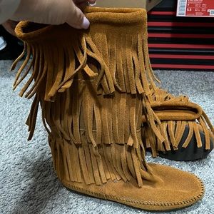 Like new Minnetonka fringe boots
